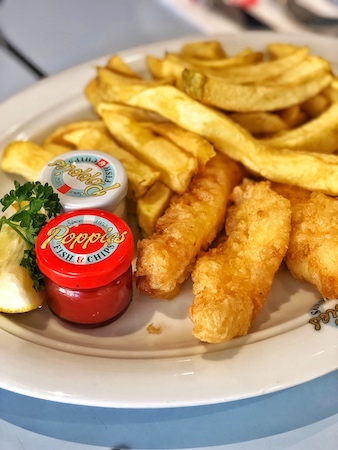 Poppie's fish (cod) & chips